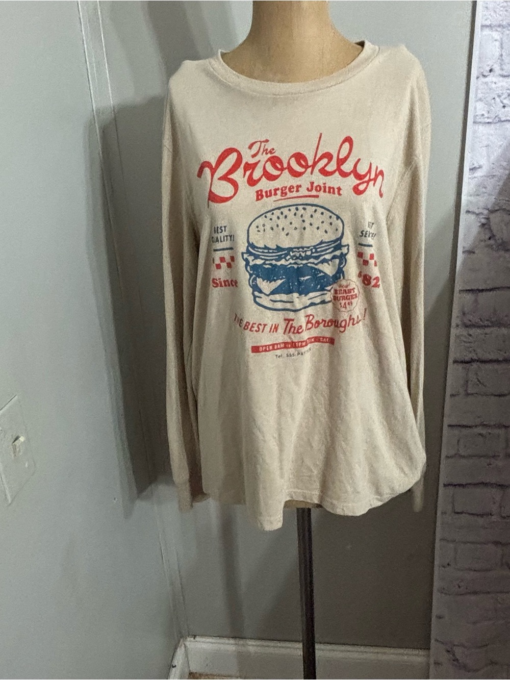 Brooklyn Burger Joint Medium' Cream Long-Sleeve Graphic Tee